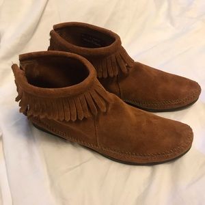 NWOT Minnetonka boots